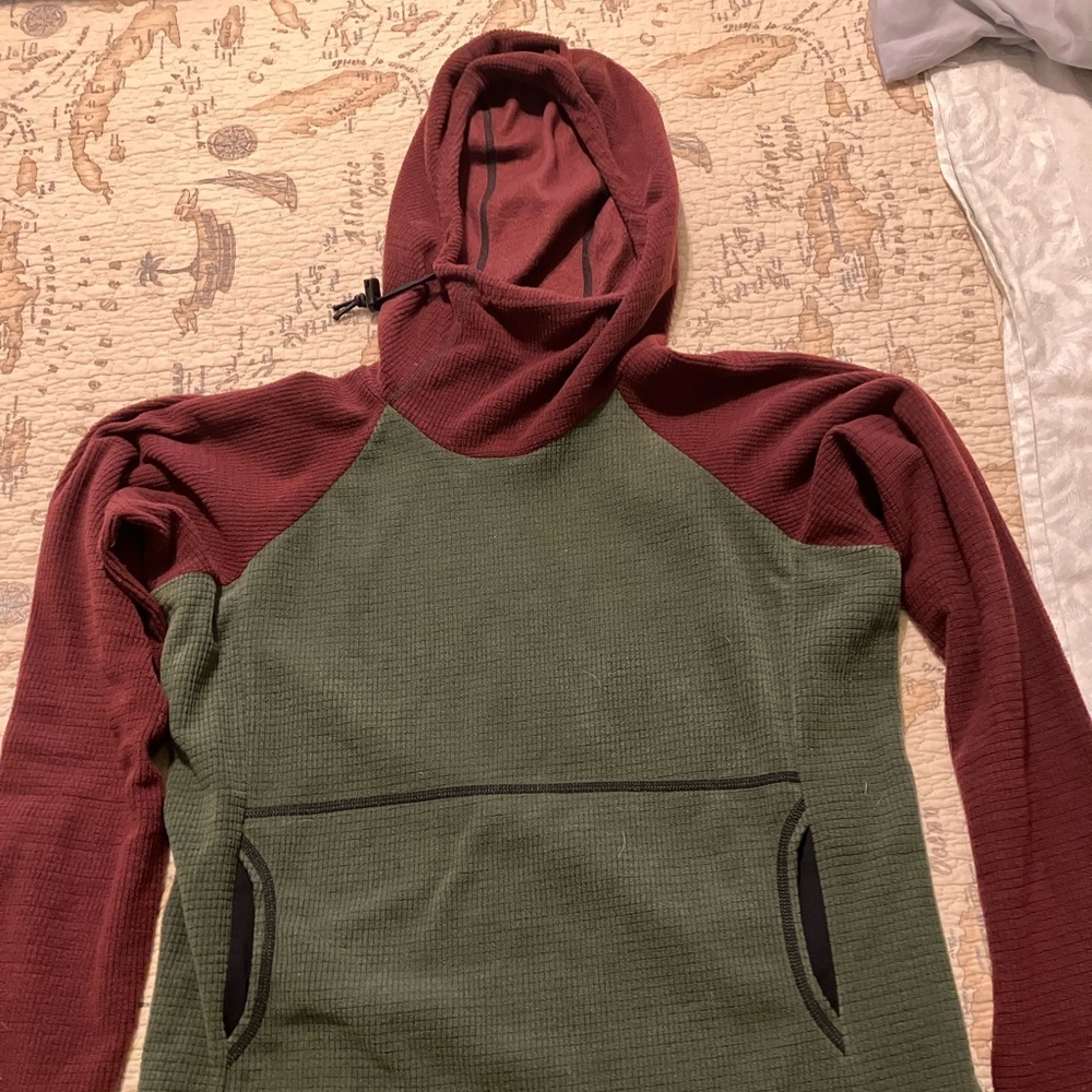 Melanzana Hoodie in Port / Thyme
